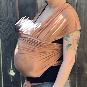 Tuck and bundle baby carrier